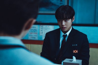 朴志训现象级校园动作剧续作《弱小英雄2》今日全球上线！