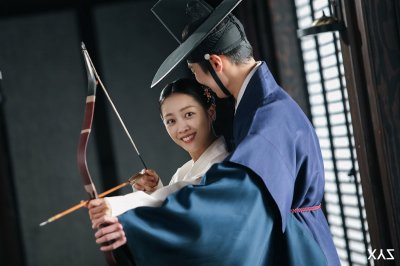 五月王炸！李宰旭曹宝儿《吞金》上演&ldquo;最虐姐弟恋&rdquo;，靠肩杀花絮照甜度破表