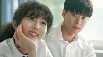 《卷卷初恋》申银秀、孔明演绎清新校园恋爱！从单恋到心动，带你重温90年代的纯粹爱情