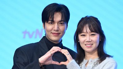 【演员】李敏镐、孔孝真新剧《问问星星吧》制作发表会甜蜜比心